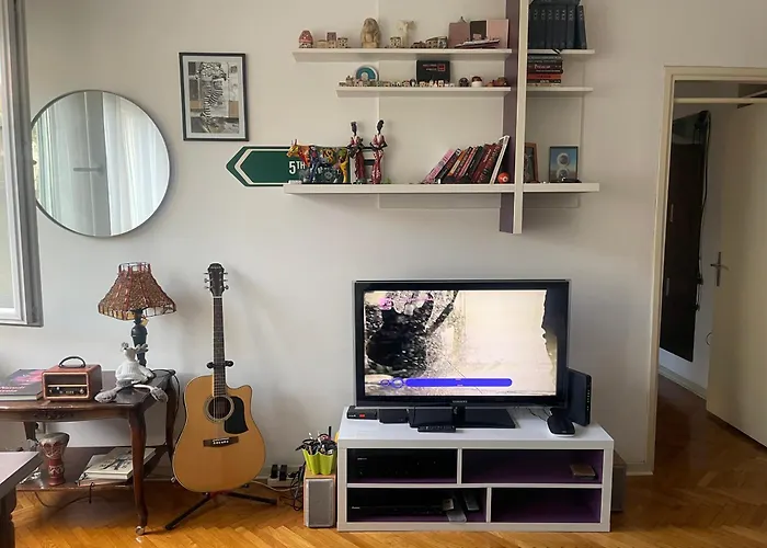 Spacious With 2 Bedrooms In Center, Near Parliament And St Marks Church アパート ベオグラード