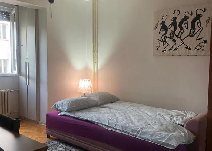 Spacious With 2 Bedrooms In Center, Near Parliament And St Marks Church דירה *