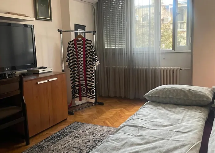 Spacious With 2 Bedrooms In Center, Near Parliament And St Marks Church